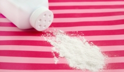 Mối nguy hại khôn lường từ phấn rôm có thể gây ung thư